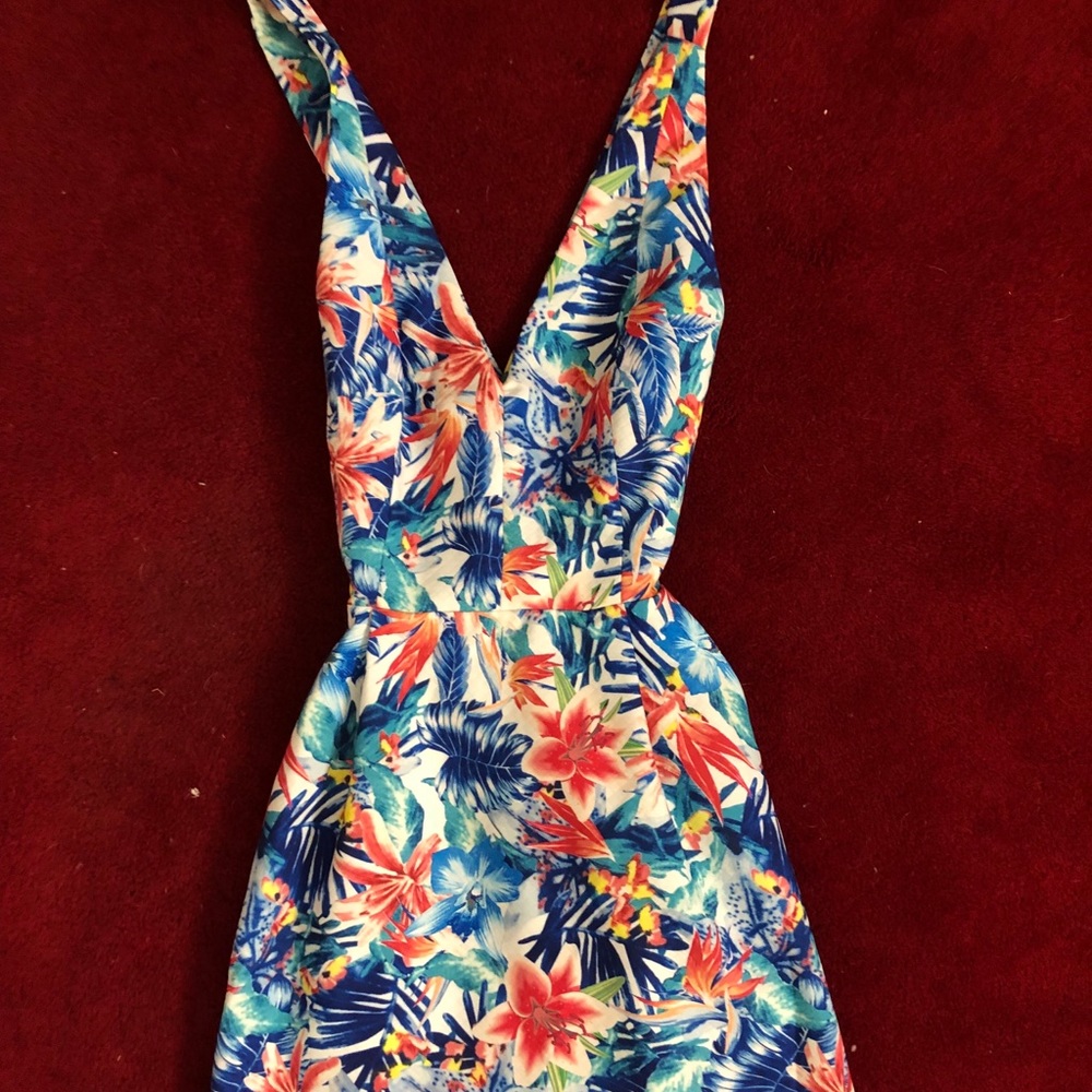 Romeo + Juliet Couture floral cross back dress